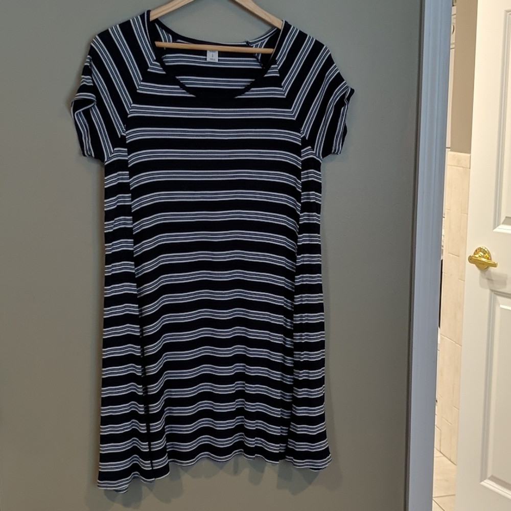 Old Navy shift dress small Navy & white stripe